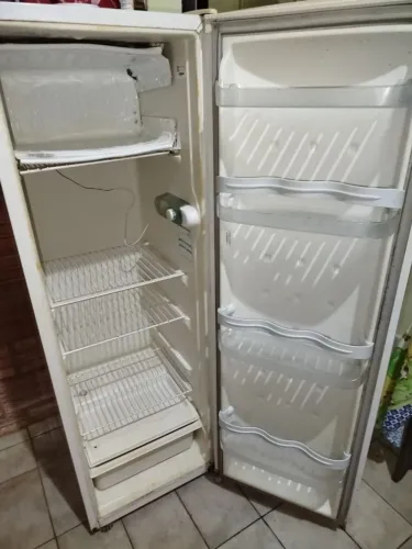 Vende-se geladeira CONSUL usada