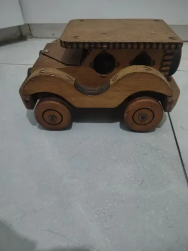 Carrinho de madeira artesanal antigo