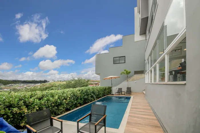 Casa com 5 quartos, 3 suítes, cinema e piscina no Alphaville para venda