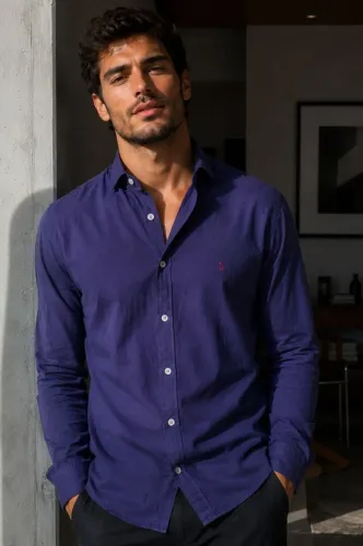 Camisa social azul slim tamanho G, bonita, elegante, design moderno, bem confortável.