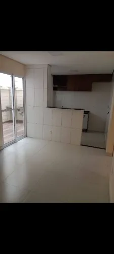Troco Apartamento Com 2 áreas privativas Por Casa em Condomínio Fechado