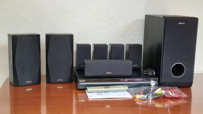 Sony HT-SS1100 - Home Theater 5.1 + 2 caixas Onkyo