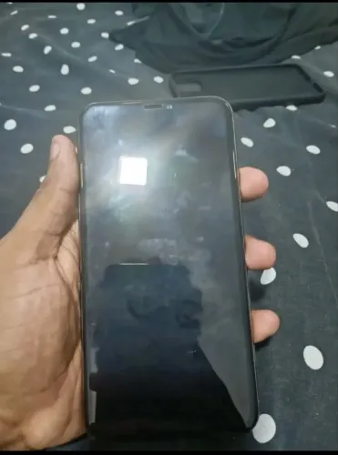 iPhone 11 Pro Max dourado
