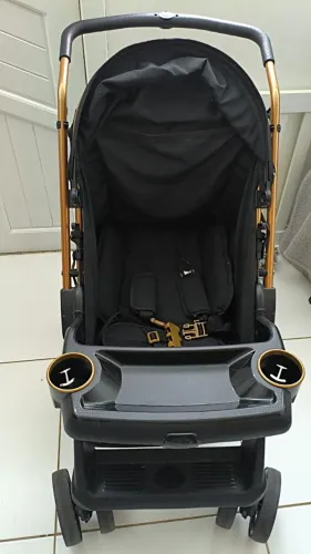 Carrinho de bebê Bolt Tutti Baby semi-novo para desapegar