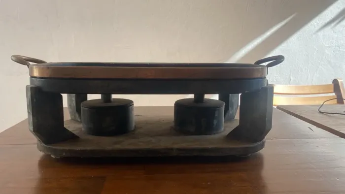 Churrasqueira de mesa para fondue em pedra sabão