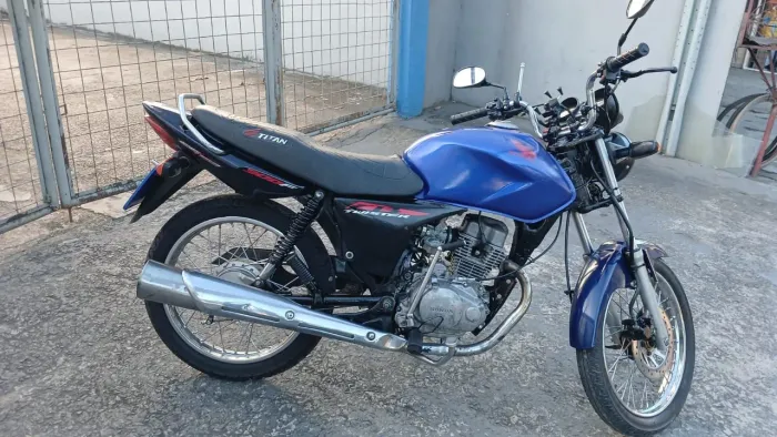 Vendo moto Honda CG150 valor 7.300 transferência por minha conta. Leia abaixo