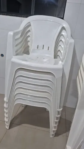 Vendo 24 cadeiras marca Moderna que suporta até 150 kilos