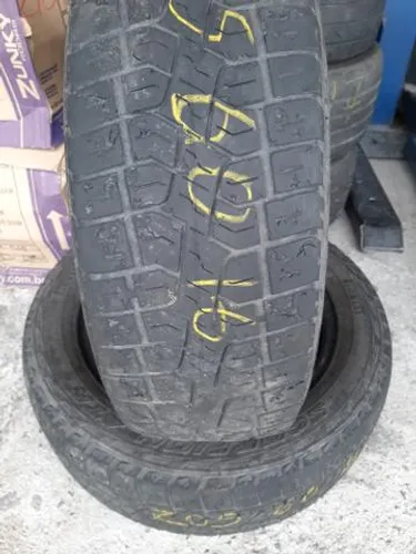 Pneu 205 60 16 Pirelli Scorpion atr usado EcoSport