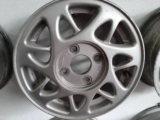 Roda aro 14 elantra Prata original 4X114.3 usada