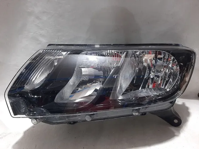 Farol esquerdo Sandero Logan 2015 máscara negra