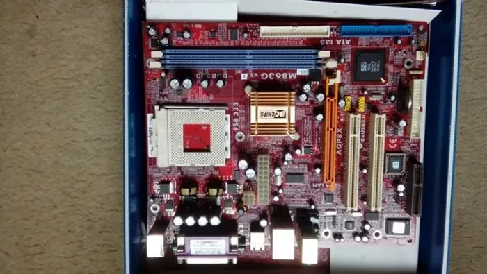 Placa-Mãe PCChips M863G