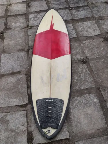 Prancha de surf 7'4 epock chape Boris, 38 litros, já foi quebrada