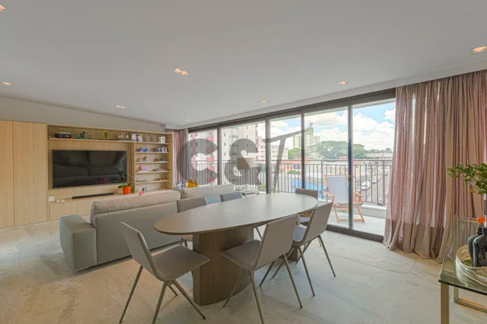 Cobertura Duplex com 2 Dormitórios (Suítes) à Venda no Morumbi - São Paulo/SP.