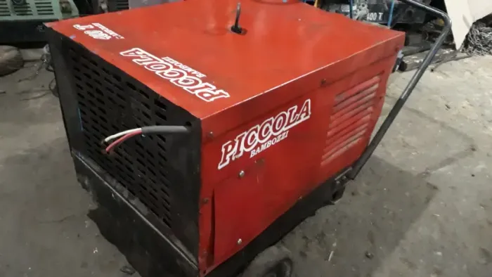 Máquina de Solda de 400 ampères marca Bambozzi 220 Volts trifásica usada Piccola 400