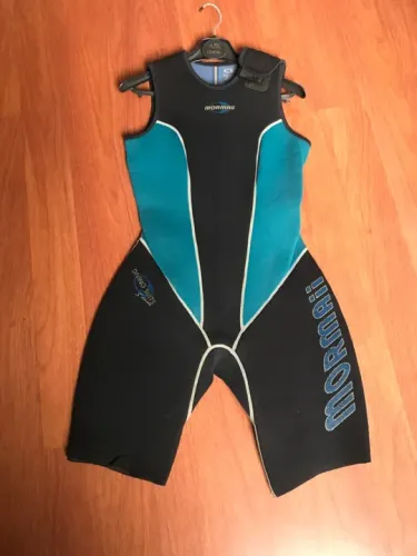 Roupa feminina aquática