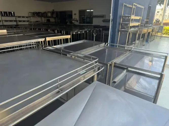 Mesas inox._ Fabricação em BSB..