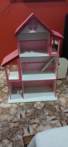 Casa de Bonecas de Madeira Rosa R$200