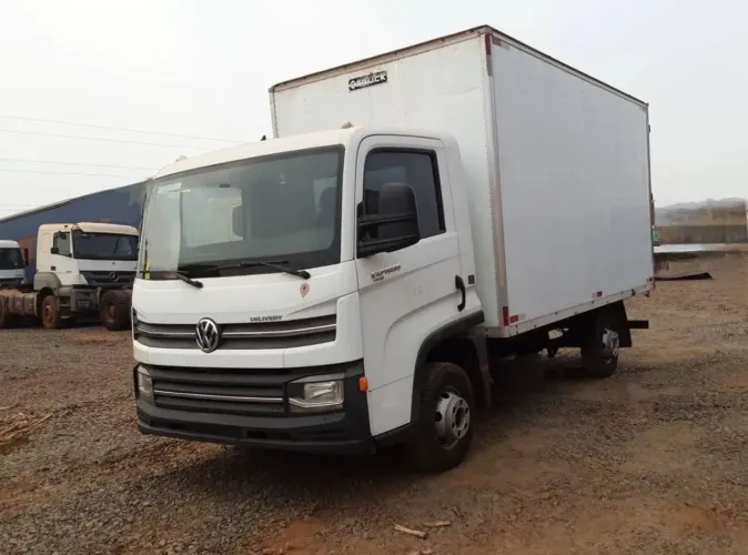 VW Express Delivery ano 2020 com Baú de 4,50 metros, em SP
