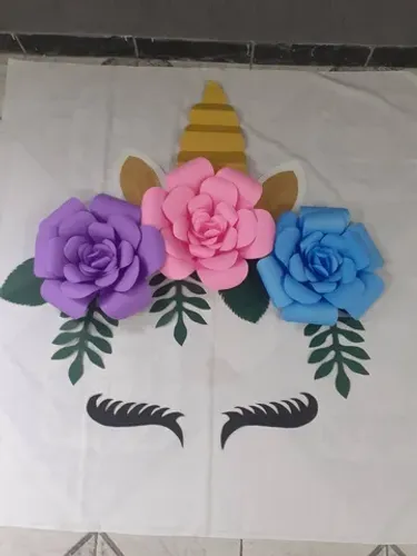 Painel flores gigantes de papel tema unicórnio