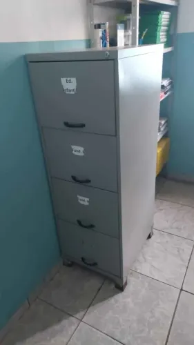 Arquivo de pastas e aço