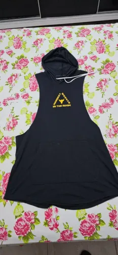 Camiseta Regata com Capuz Under Armour- Hardest Worker