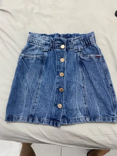 Saia Jeans Botões e Detalhes