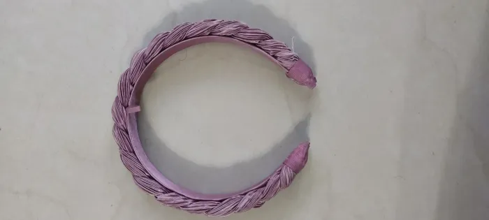 Tiara trançada lilás