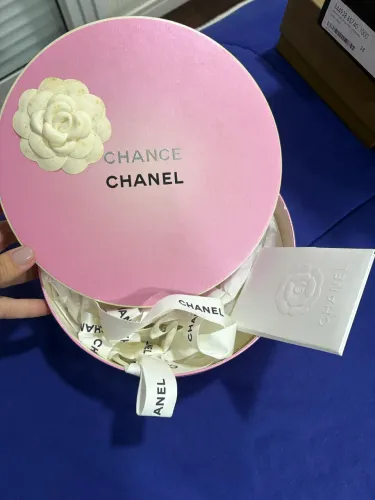 Caixa Chanel rose redonda com flor tamanho 23cm
