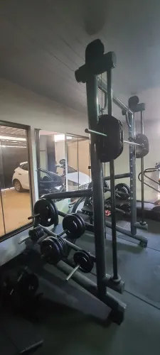 Aparelho de Musculação - Smith (barra guiada)
