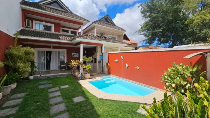 Casa de Luxo em Condomínio - Freguesia, Rio de Janeiro-RJ: 4 Quartos, 3 Suítes, 203m² e In