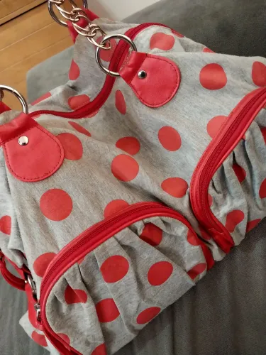 Bolsa de ombro com bolinhas