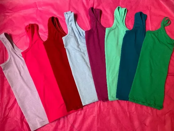 Blusinhas lindas fresca, veste super bem, pra trabalhar, academia 25,00 cada