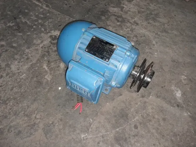 Motor elétrico trifásico 1 CV-HP 1730 RPM 220/380 V
