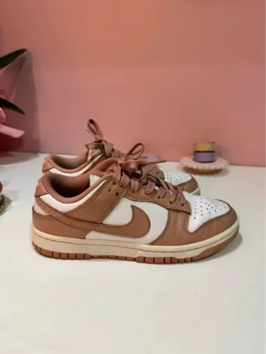 Tênis Nike Dunk Low - Bege e Branco