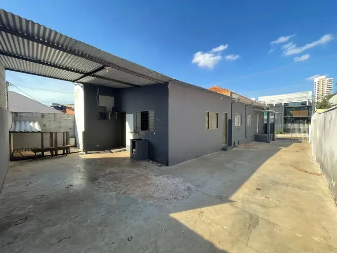 Casa para Locação em Presidente Prudente, Bosque, 2 dormitórios, 1 banheiro, 4 vagas