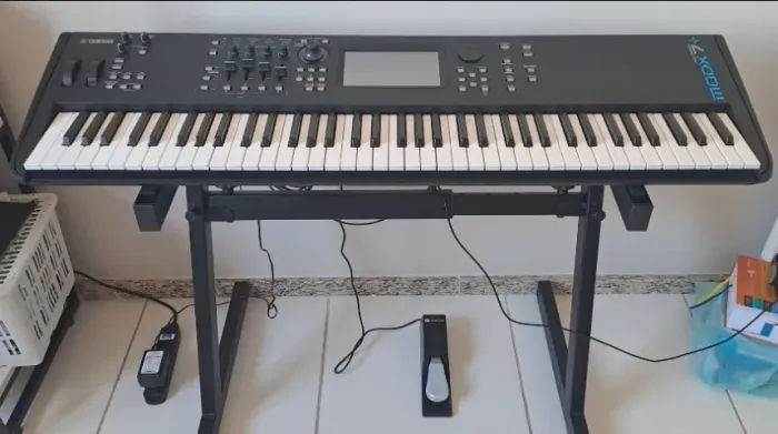 TECLADO YAMAHA MODX 7 PLUS