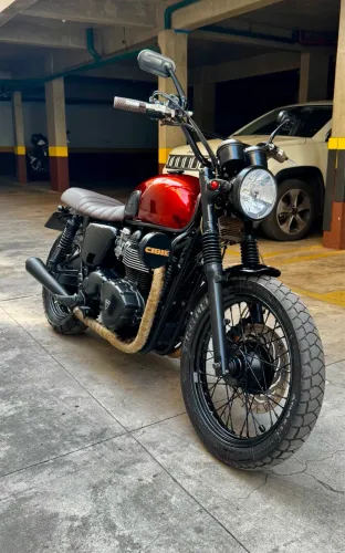 Triumph Bonneville Customizada