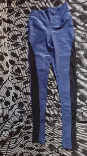 Calça Legging Azul com Detalhes em Preto