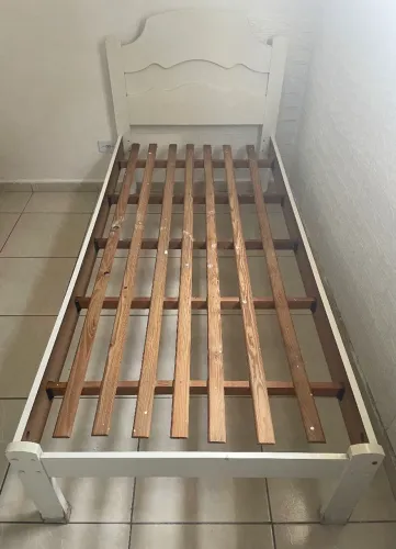 Cama de Solteiro em Madeira - Branca com Estrado de Pinus