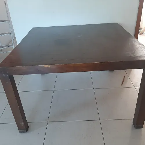Mesa de Jantar em Madeira Maciça