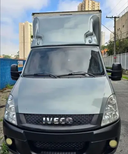 Iveco 35s14 baú seco ano 2018
