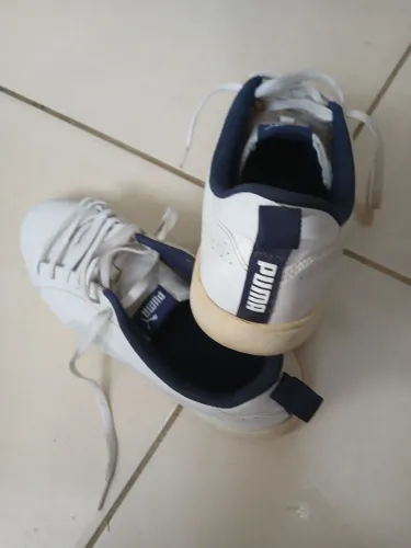Tênis Puma Branco com Detalhes em Azul - usado