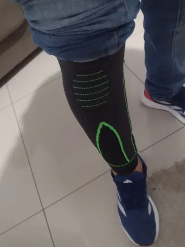 Joelheira de Compressão Esportiva - Conforto e Suporte