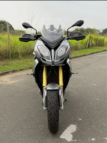 BMW S1000XR - Moto Completa, Impecável e Sem Nada Para Fazer!
