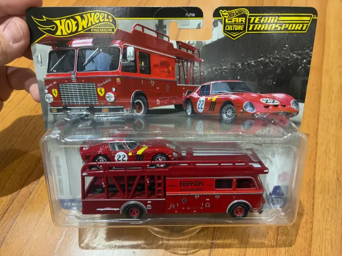 Hot Wheels Premium Team Transport Ferrari 250 GTO - Fiat 642 RN2 Bartoletti