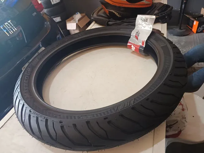 Pneu DIANTEIRO 110/70/17 Cb 300/ Twister 250 Honda Yamaha Ninja e outras