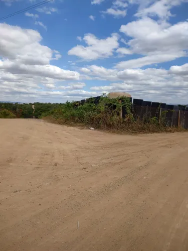 Terreno de 1000 metros quadrados.