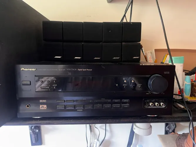 Receiver Pioneer VSX-D608 com controle remoto 