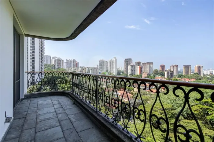 Condomínio Chácara Santa Elena - Alto da Boa Vista - Apartamento com 4 suítes, todas conte