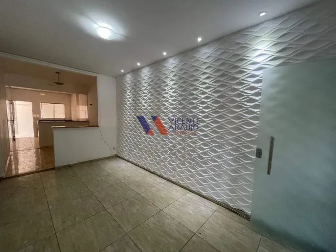Casa ampla com 3 quartos e 1 suíte próxima ao Partage Shopping disponível para locação.